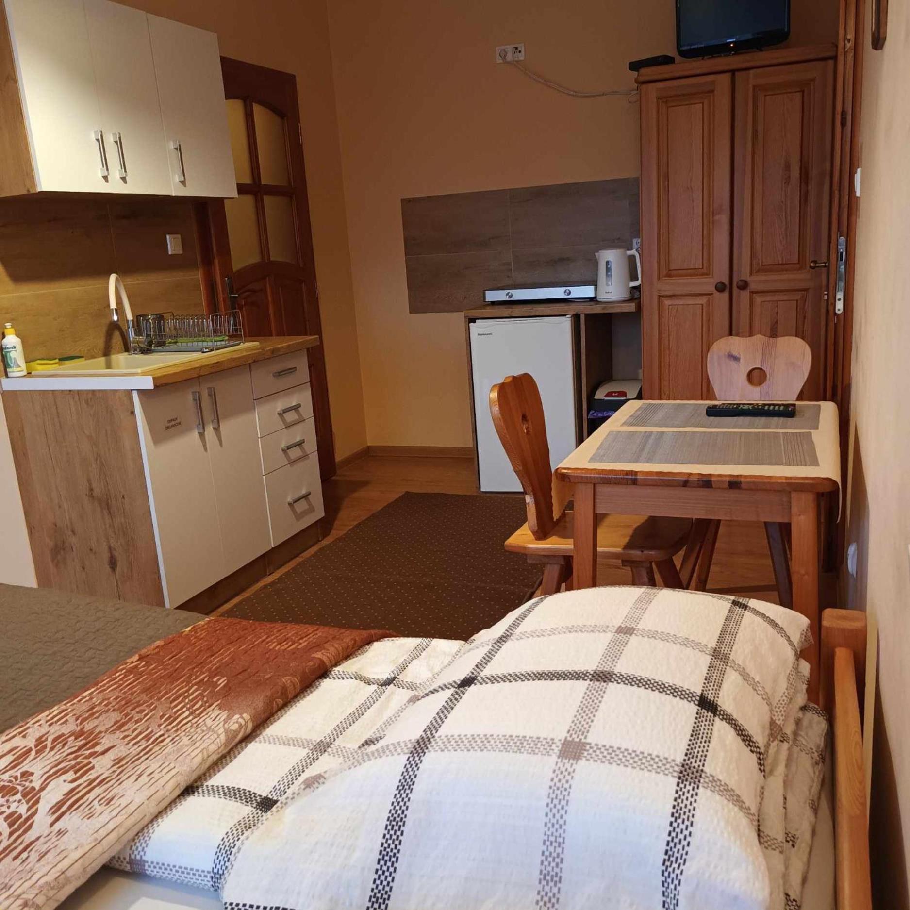 Pokoje Z Aneksami Kuchennymi U Wiktorii Sromowce Niżne Exterior foto